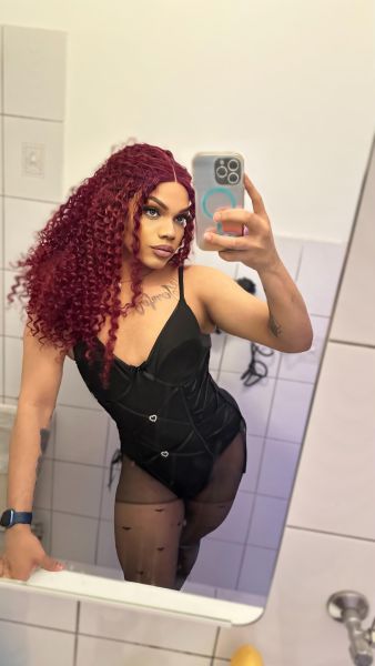 TS JENNIFER TYSON!

* aktiv/passiv *

Heiß und leidenschaftlich. Lass Dich von ihrer schlanken Figur, und dem wunderschönen Gesicht verzaubern. Liebkose ihren vollen Busen und streichle Du über ihren geilen Knackpopo, bevor du das harte Geheimnis zwischen ihren Beinen entdeckst.


