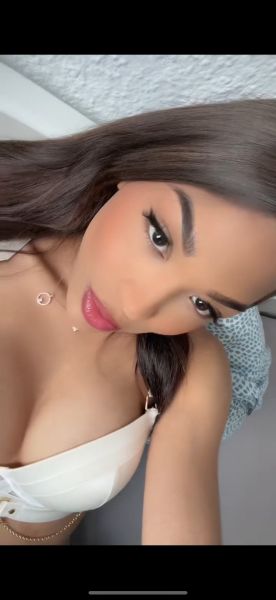 Bombensex! Extravagant!
Diese heiße TS möchte dich für ein paar Momente
in eine andere Sphäre versetzen und dich so richtig
aufgeilen. Hast du Lust mal richtig einen drauf zu machen?
Dich so richtig gehen zu lassen? Dann bist du bei ihr genau
richtig. Sie ist sehr erfahren und hat keine Scheu neues
mit dir anzustellen. Sie wartet schon voller Lust und
Geilheit auf dich.

