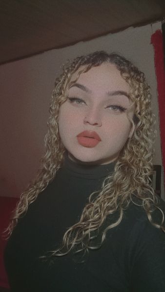 Hola que tal soy Amelie Tu chica exclusiva 

Soy una chica de piel blanca, rubia de ojos claros
Tengo buenos atributos soy alta super femenina, coqueta y super aseada

Me considero una chica delicada la cual siempre me gusta verme bien. 