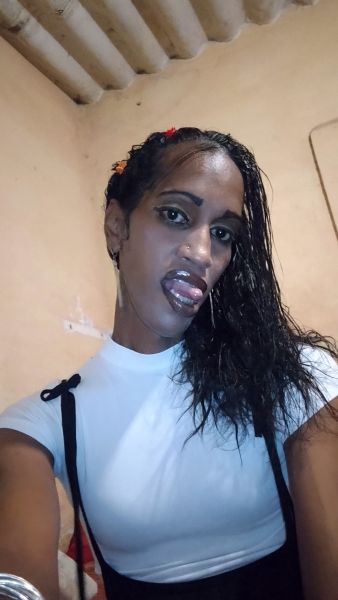 Hola soy yadelis una chica trans dispuesta a satisfacer sus necesidades a cualquier hora contó con lugar ,chaca súper amable ,cariñosa,conpartidora no dudes en contactarme 