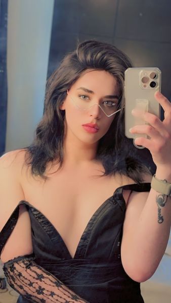hiii i arab shemale i here for short time andyou must text me before 30min