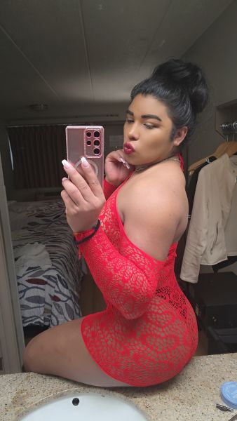 Hola me encuentro en  tu ciudad ofrezco mis servicios  como ser sexo oral  y anal masajes relajante  y con final feliz  complazco todas tus fantasías muy higiénica y muy hot contactarte con migo servicios  garantizado 