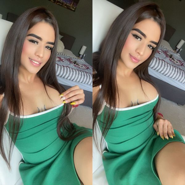 Hey Süßer, ich bin TS Brittany Fox, die heißblütige Stute aus Venezuela, die dein Herz und deine Fantasien entflammen wird! 🌟💖 Mit meinem feurigen Temperament garantiere ich dir einen vielseitigen Service, der dich um den Verstand bringt.

Lass mich dich mit meinen sinnlichen Massagen in eine andere Welt entführen, oder genieße meinen unersättlichen Appetit auf Blowjobs, der dir die Sterne vom Himmel holen wird. 💋🍆 Wir können auch Dildospiele und Masturbationsshows erleben, bei denen du zuschauen kannst, wie ich es mir besorge.

Beim Ficken liebe ich es Doggy-Style. Auch Rollenspiele und Fußerotik gehören zu meinem Repertoire. 💥🍑 Ich freue mich darauf, deine wildesten Träume wahr werden zu lassen und dir eine Abspritzgarantie zu geben, die du nie vergessen wirst! 🌋💦

Komm und erlebe die erotische Leidenschaft mit mir! 🔥🌹
