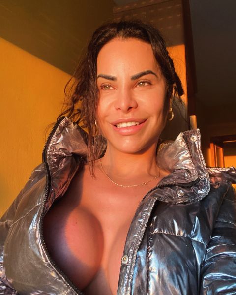 Hello!!

I am Viviane Cicarelli, a beautiful and excellent trans, super feminine and beautiful.

I'm here to meet you and have fun!!

I am as authentic as in the photos, all of them real and I have a fantastic fittnes body!!

If you want to have a good time with a discreet, smiling trans, and above all a good and classy companion, I will be happy to share unforgettable moments with you.

I'll wait for you.

I can also accompany you on your leisure or business trips.
