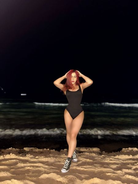 ¿Tienes un alma libre? Yo también 🔥

Soy Ashly, una exploradora incansable que anhela compartir cada aventura contigo 😉💖

Juntos podemos descubrir los secretos más excitantes de la ciudad, perdernos en el camino para encontrarnos en la pasión y disfrutar de una compañía tan agradable que te hará desear más ✨😏

Si buscas una compañera para nuevas experiencias, ¡aquí estoy para entregarte mi energía! 📞🌹

Soy Ashly, una trans latina muy bonita, femenina y lista para vivirlo todo a tu lado 😈💋