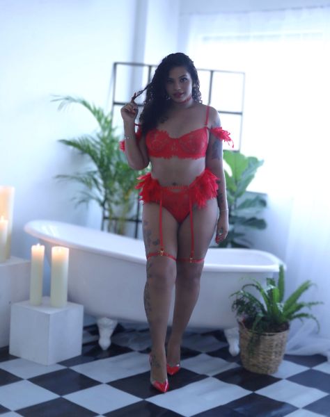 Hello, I'm Sophia Rivera 
1.76 tall, 23 years old and 85kg
I JUST ARRIVED IN TOWN 
I'm here for a season, in which I hope to fulfill your main desires when you're WITH ME 
Super feminine, I'm passive and active, I love giving and receiving pleasure and if you're looking for a curly, fragrant and naughty brunette then you've found her. 
During the service I'm very naughty, affectionate
My contact number or WhatsApp, I'm waiting for 