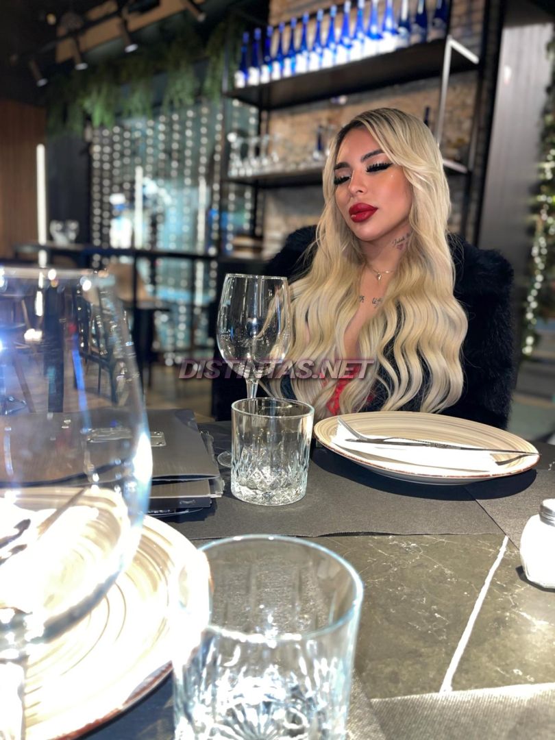 Julia Blondie