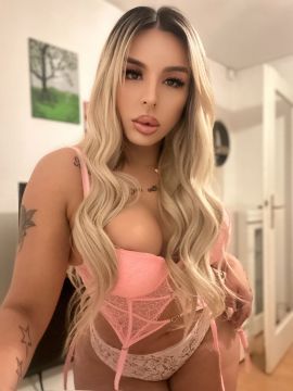 Julia Blondie