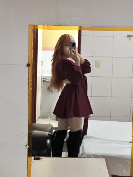 HOLAA! 🎀 Valeria Sodie a tu servicio mi amor 🫦
Te quieres divertir venite Demole juguemos un ratito nos vamos a divertir pero tú me dices jeje que te gusta 🫦 soy pasiva 

Estoy en proceso aún entonces no tengo mi cabello natural aún 🎀 pero pronto si bb jeje para que me lo puedas jalar y todo pero de momento no es mi cabello natural bb por ende no puedes jalarme el cabello o ser brusco