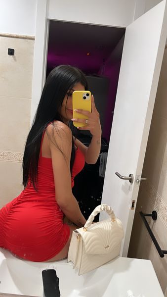 Hola, 

Soy Sofia Ramirez, una chica súper joven recién llegada a tu país... ¡y lista para encender tus sentidos! 😉🔥

Soy una chica agradable, muy cariñosa y amable, encantada de brindarte lo mejor siempre... ¡y de explorar tu lado más sugerente! 

Soy muy aseada y me encantan los hombres aseados y cariñosos... 

¿Estás listo para vivir una experiencia picante y sexy conmigo? 

¡Espero conocerte pronto! 💖😈
