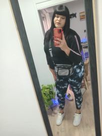 Abril G