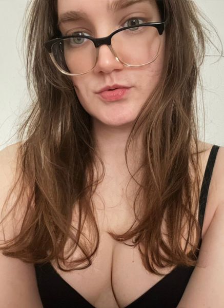 Ich gebe nur Oral Sex. Ich blase nur. Nicht teuer!
I only give blowjobs and my prices are very affordable.
