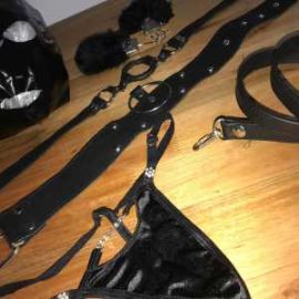 Yuvanna Dominatrix