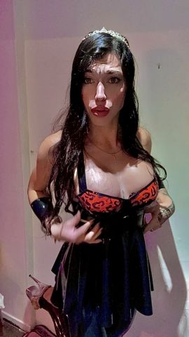 Valen Latina Hot