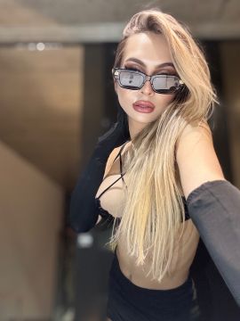 Alexandra Leon