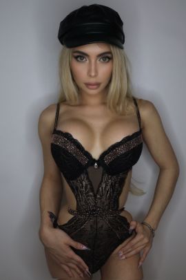 Alexandra Leon