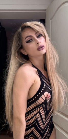 Alexandra Leon