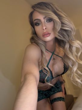 Alexandra Leon