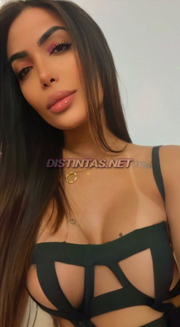 Anitta 100% feminine