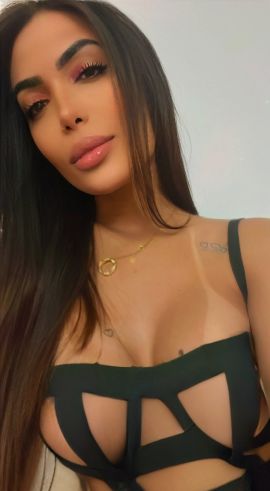 Anitta 100% feminine