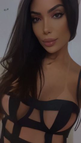 Anitta 100% feminine