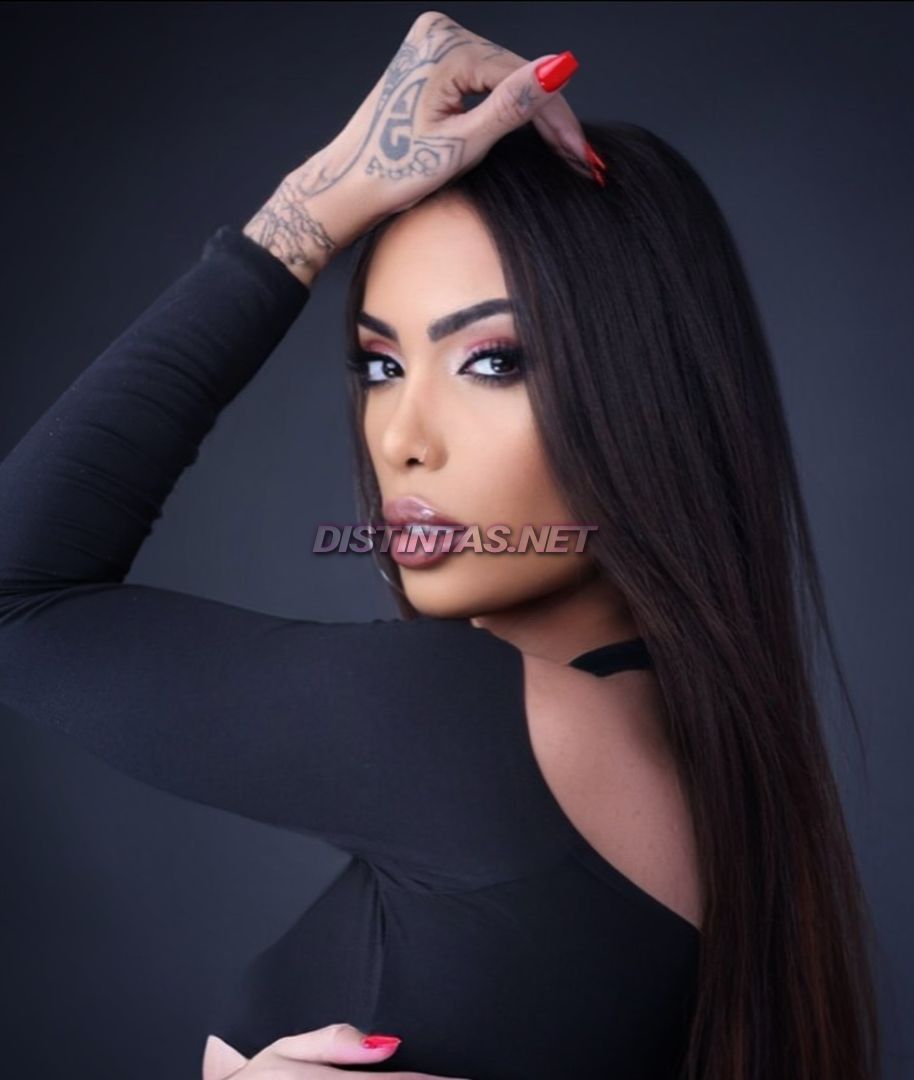 Anitta 100% feminine