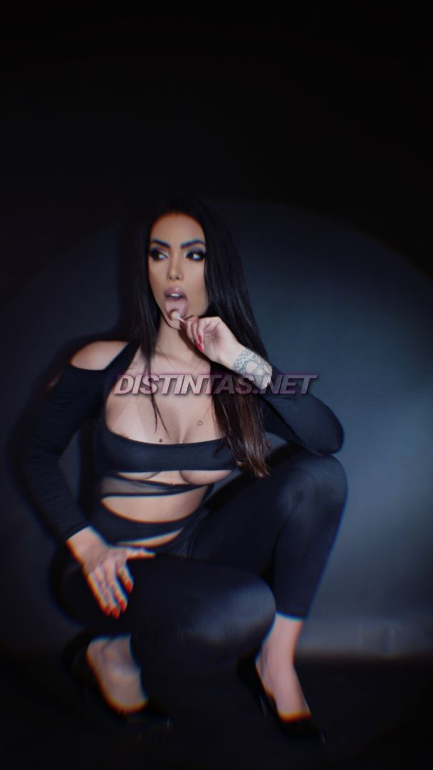 Anitta 100% feminine