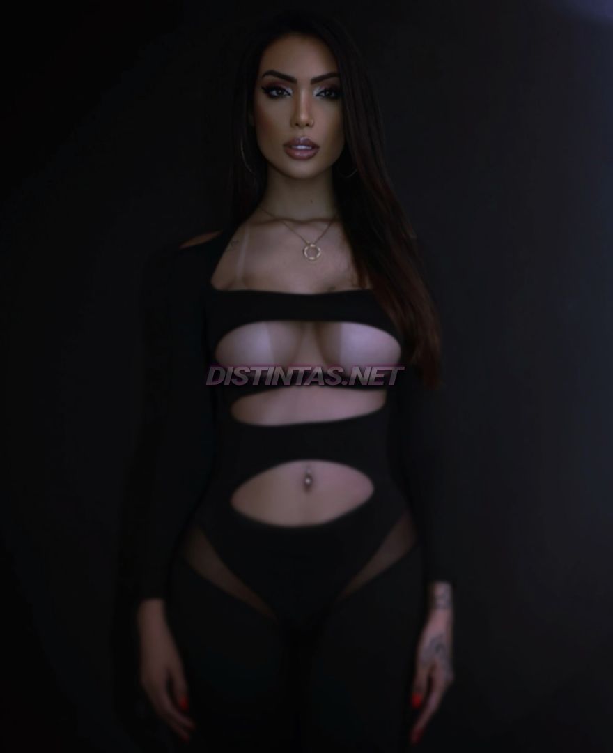 Anitta 100% feminine
