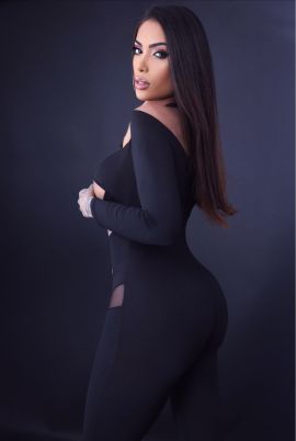 Anitta 100% feminine