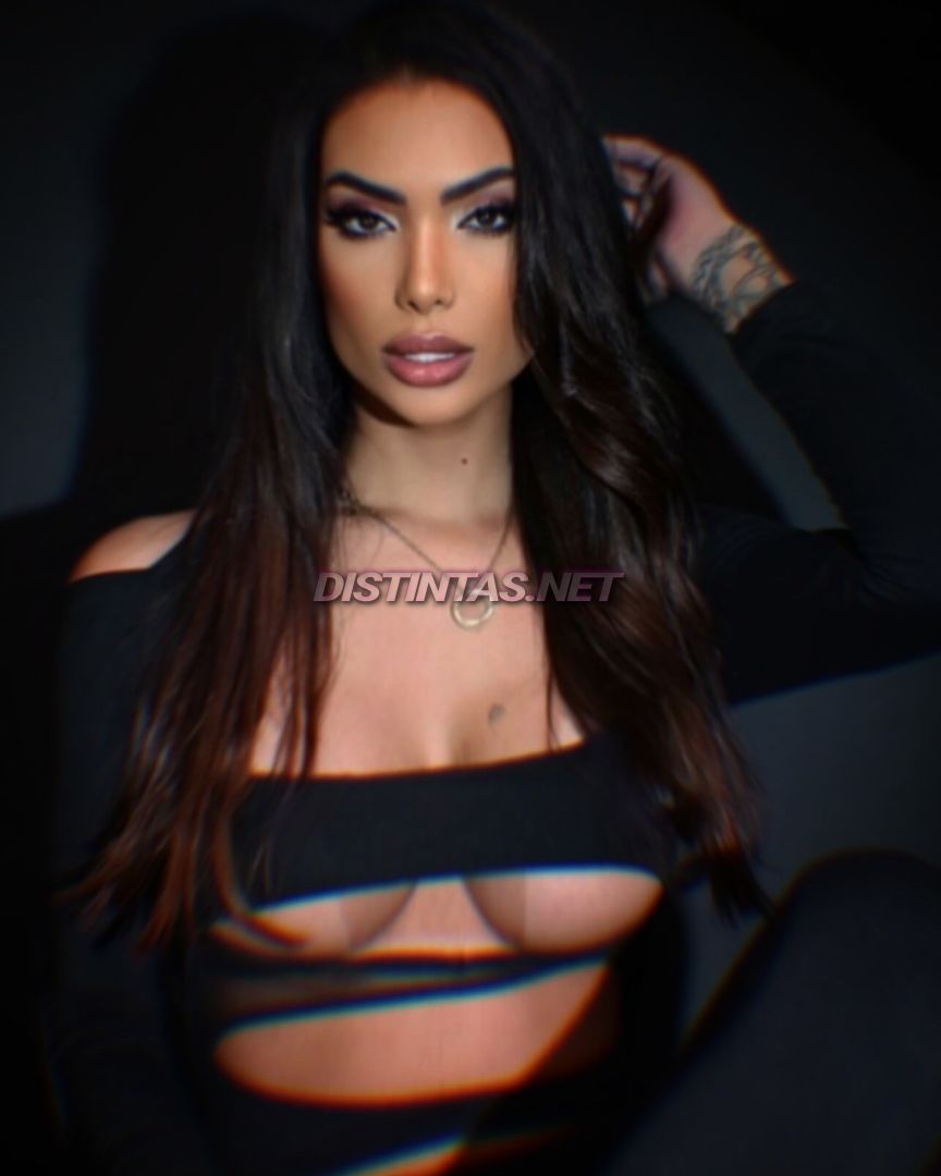 Anitta 100% feminine