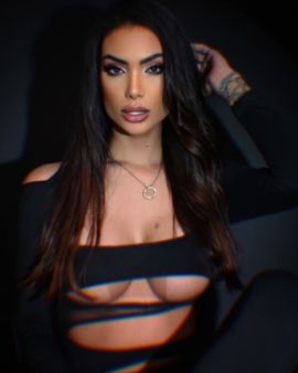 Anitta 100% feminine