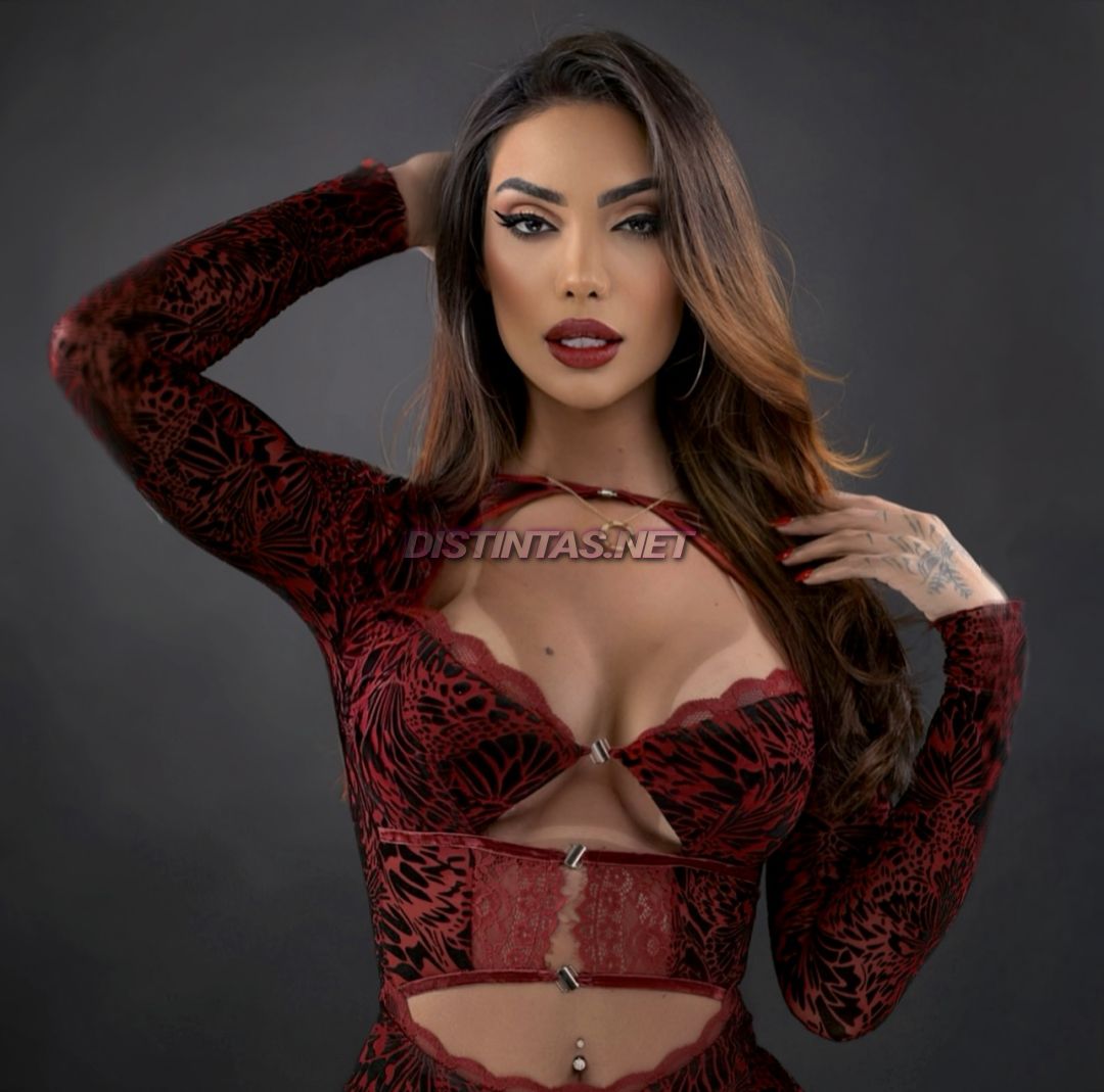 Anitta 100% feminine