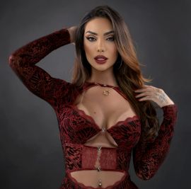 Anitta 100% feminine