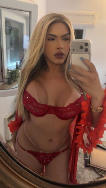 Acompanhantes Trans Larissa Gomes em Porto