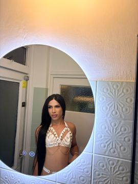 Holly Horny