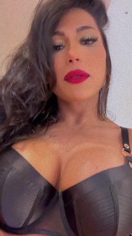 Superbe Leticia