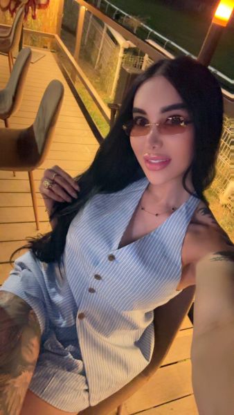 ¡Hola! Si Quieres ver más de mi fotos explícitas mira mis redes X- , Telegram- , Instagram-, Only fans 

Mi nombre es SHANELL  Reconocida a nivel  internacional por mi excelente servicio. soy la chica más divertida y carismática que vas a conocer, lista para vivir las aventuras más salvajes. 😉🔥

No soy para cualquiera. Me eligen quienes saben lo que quieren y no tienen miedo de desearlo.

Si buscas a alguien que te haga perder la compostura, que sepa jugar con el deseo y llevarlo hasta donde ambos queramos ya sabes por qué estás aquí

Soy generosamente dotada, sí, pero lo que realmente domina es cómo lo manejo: con paciencia, intención y seguridad. No corro, no improviso. Leo tú respiración, tú tensión, tus ganas y actúo

Me encanta ir de compras para encontrar el look perfecto para nuestra cita. 

Cuido cada detalle: mi imagen, mi higiene y el ambiente, porque el placer empieza mucho antes del contacto. Conmigo no hay prisas ni frialdad: hay química, complicidad y una experiencia que se queda en la piel y en la mente. 

Si buscas a alguien que sepa mandar sin levantar la voz y provocar sin exagerar, acabas de encontrarla.

Me eligen porque conmigo el deseo se siente desde el primer instante. Soy una chica de alto nivel y excelente léxico segura de sí, atenta y muy consciente de lo que provoco que sabe cómo hacerte sentir deseado, cómodo y libre de juicios.

En resumen, soy una amante de la diversión, la aventura y las experiencias nuevas. 

Si estás listo para dejarte llevar, vamos a vivir grandes momentos juntos. 

¡Te espero! 📞


Telegram//  shanell830

Instagram// shanell_XXl

Twitter//  shanell830xl 
