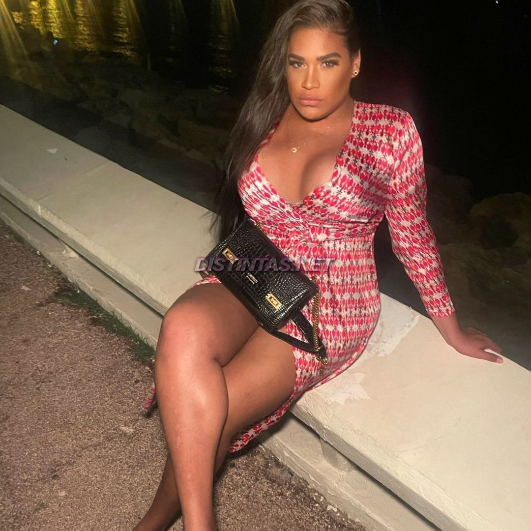 TS Melissa xxxl sexy
