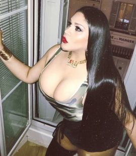 TS Melissa xxxl sexy