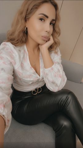 Nadia ts
