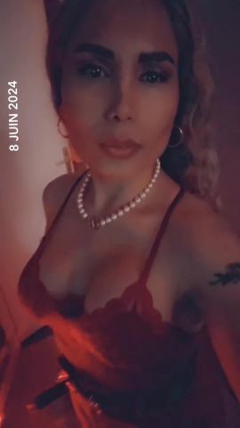 Nadia ts