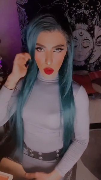 Trop marginal trop original je ne suis pas la pour plaire car plaire à tout le monde veux dire plaire a n'importe qui bref :  dominante professionnelle de Casablanca 🖤 après avoir mon num et avant de me contacter vous devez savoir que vous êtes chez une goddess alors vous devez vous présenter avec respect 