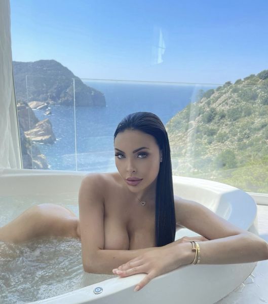Hi, darling . I am a hot sexy girl. I am always cheerful and smiling. For me, the main thing is the pleasure of a man. I'm waiting for you, my prince. French kiss, massage, light striptease and extravaganza of passion included. Please text me on whatsapp) kisses 
