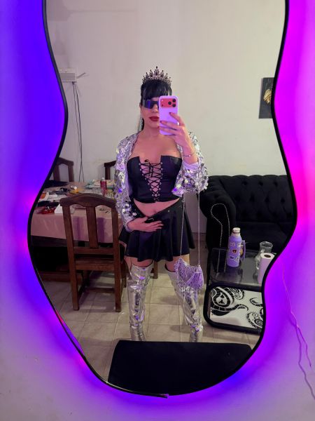 CATAMARQUEÑA 😘 
Hola bebus! Soy amplia en el sexo (activa o pasiva me adapto), mis citas son tomar algo, charlar, música y pasarla bien o ir directo al sexo jaja depende de cada uno. Siempre con HIGIENE, RESPETO y PROTECCIÓN. Tengo depto, soy reservada con experiencia ( más si sos primerizo 💋). Si consumen drugs no me molesta (avisar antes yo solo 4.20 me pone más putita 🔥
No me molesta si te gusta usar tanga 😈
También hago performance para despedida de solteros 💋
Servicio, contenido y videollamadas 😋
Pd: Busco un daddy que me pague la licenciatura 📚 
Clientes fijos, mensuales tienen regalito 💖
