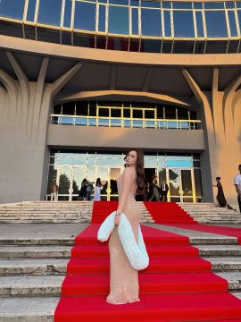 Kendall Sexy