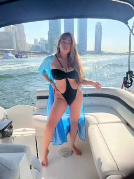 BOMBSHELL CURVEY CHLOE