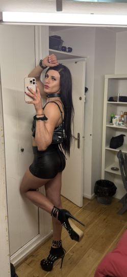 Nicolle bolzanny dominatrix