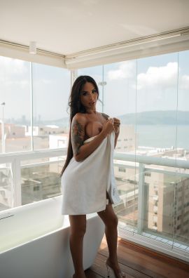 Julia Azevedo