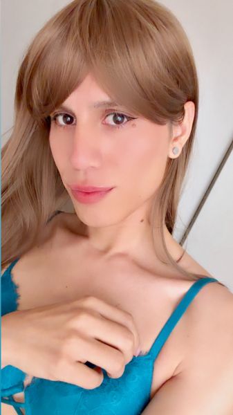 Soy femboy y lo que ves en mi perfil es el resultado de mi versión más femenina💖

Trato relajado, muy carismática, y me encanta compartir🥂!
Con tema de conversación🧠
Solo consumo alcohol de manera social.👌🏼

Con estacionamiento y aire acondicionado🌬️☀️
total discreción 🌸
Disponible también para domicilios😏

+info y fotos a mi wsp o telegram bajo el mis número📲