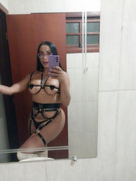 Adrielly Mineirinha